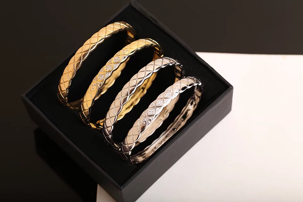 샤넬 코코 크러쉬 팔찌 17CM (컬러 엘로우골드, 화이트골드)