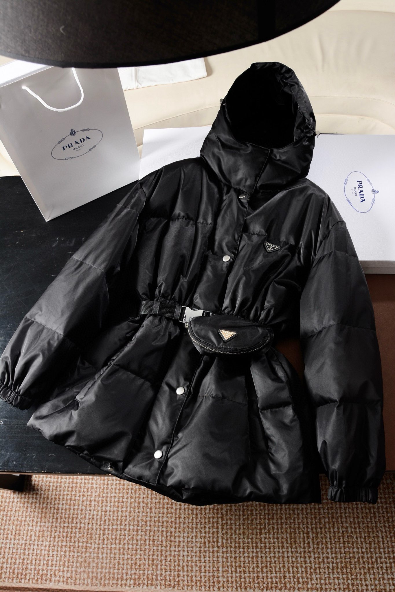 프라다 리나일론 다운 자켓