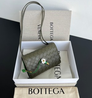 보테가베네타 안디아모 데이지 파우치 838870