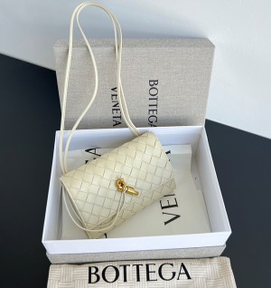 보테가베네타 안디아모 파우치 836940