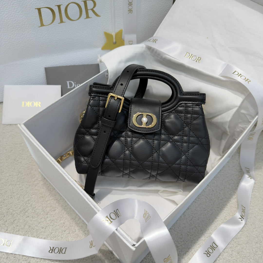 디올 Jolie 탑 핸들 미니 백 (컬러 블랙)