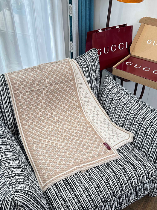 구찌 울 자카드 머플러