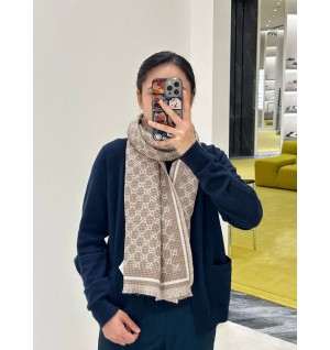 구찌 울 자카드 머플러