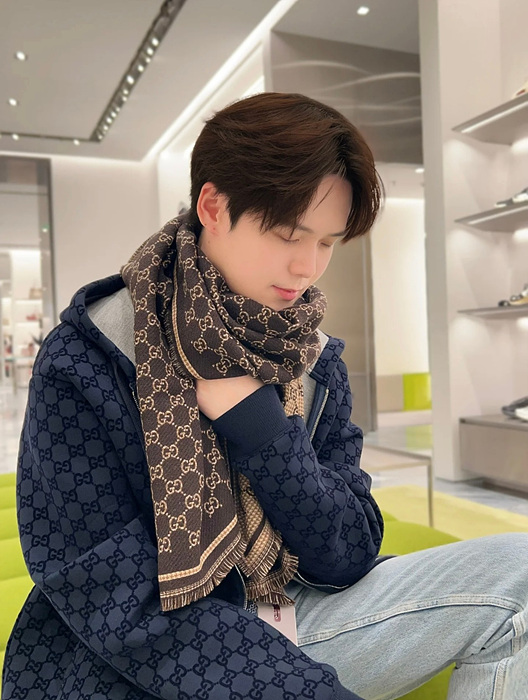 구찌 울 자카드 머플러