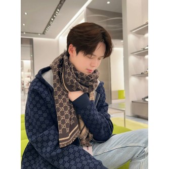 구찌 울 자카드 머플러