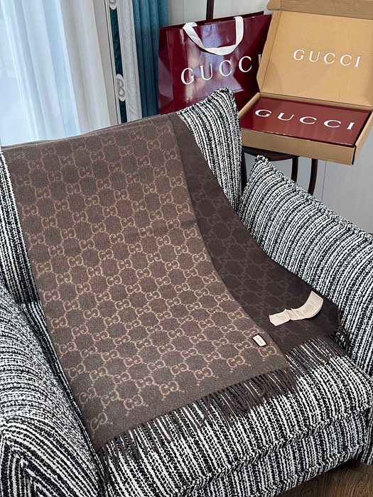 구찌 캐시미어 자카드 머플러