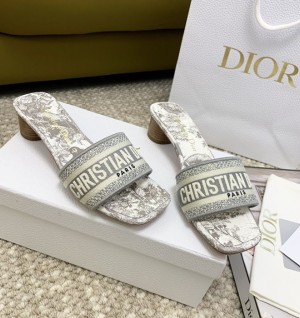 디올 디웨이 뮬 힐 뜨왈드주이