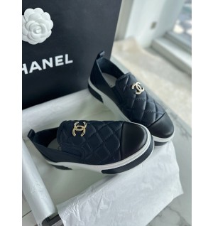 샤넬 퀼팅 슬립 온