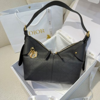 디올 보야지 voyage 미디엄 백 카프스킨