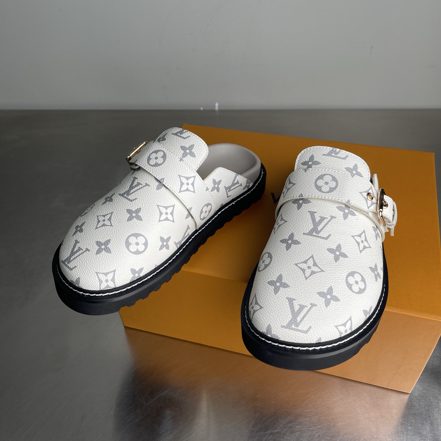 루이비통 코지 플랫 컴포트 클로그 (남녀공용)