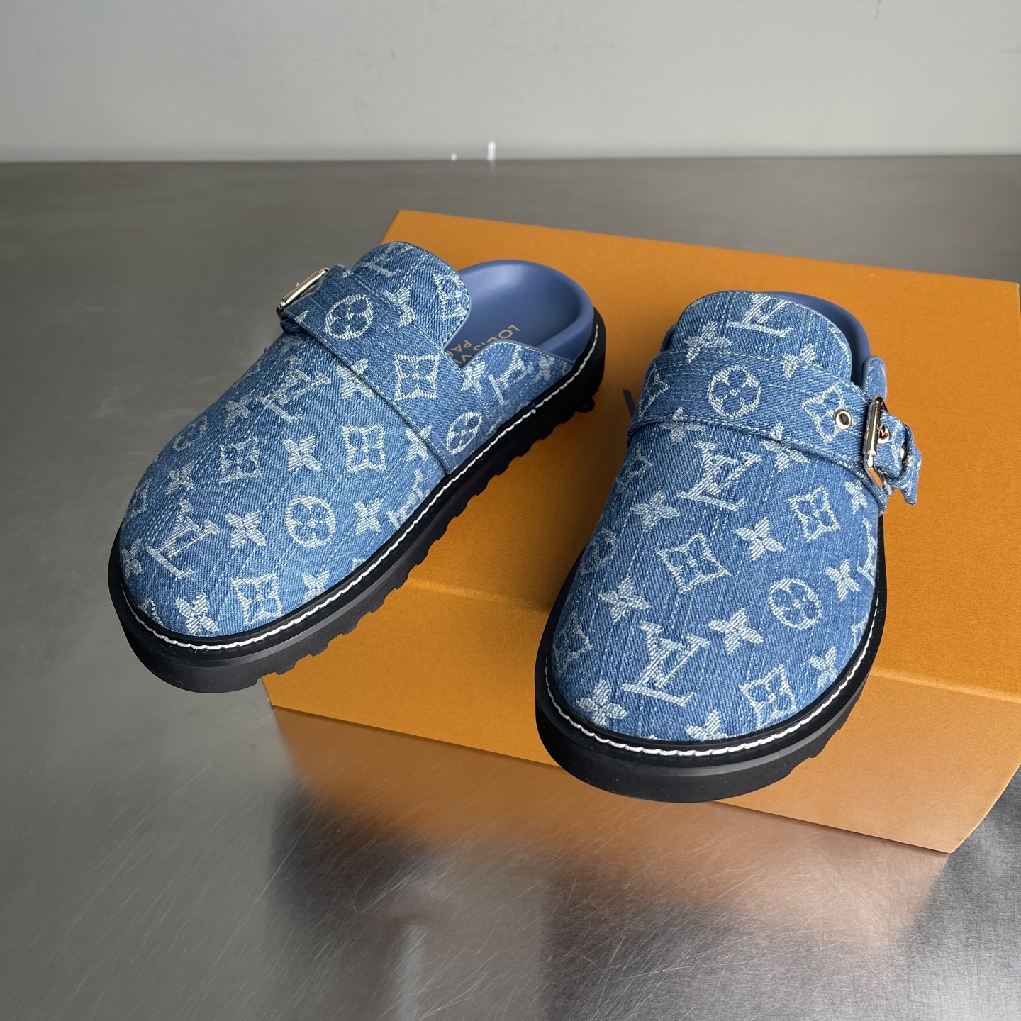 루이비통 코지 플랫 컴포트 클로그 (남녀공용)