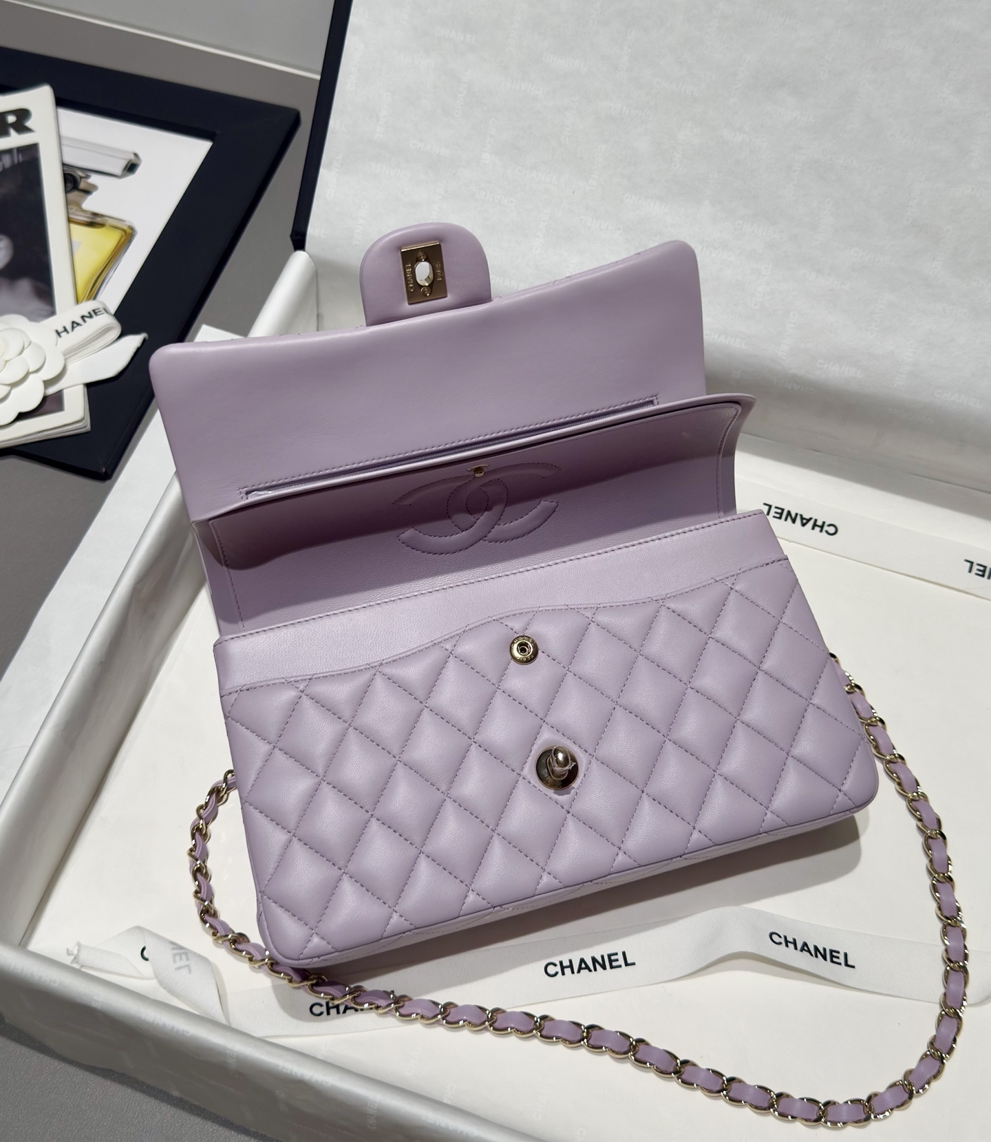 샤넬 클래식 램스킨 미디움 25.5cm